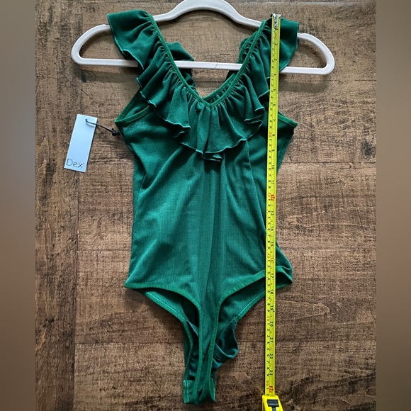 Dex V neck ruffled bodysuit - Picture 3 of 4